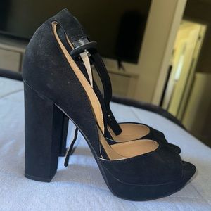 Only worn once. Super cute!